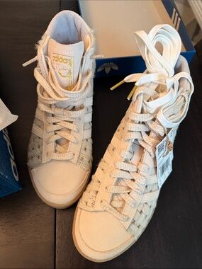 adidas Jabbar Hightop - Women’s Cream/Tan High-Top Sneakers - NWT